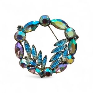 1950s Unsigned Vintage Laurel Wreath Design Brooch